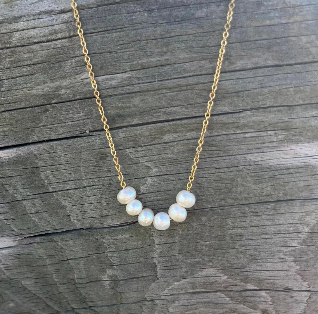 Pearls cluster necklace