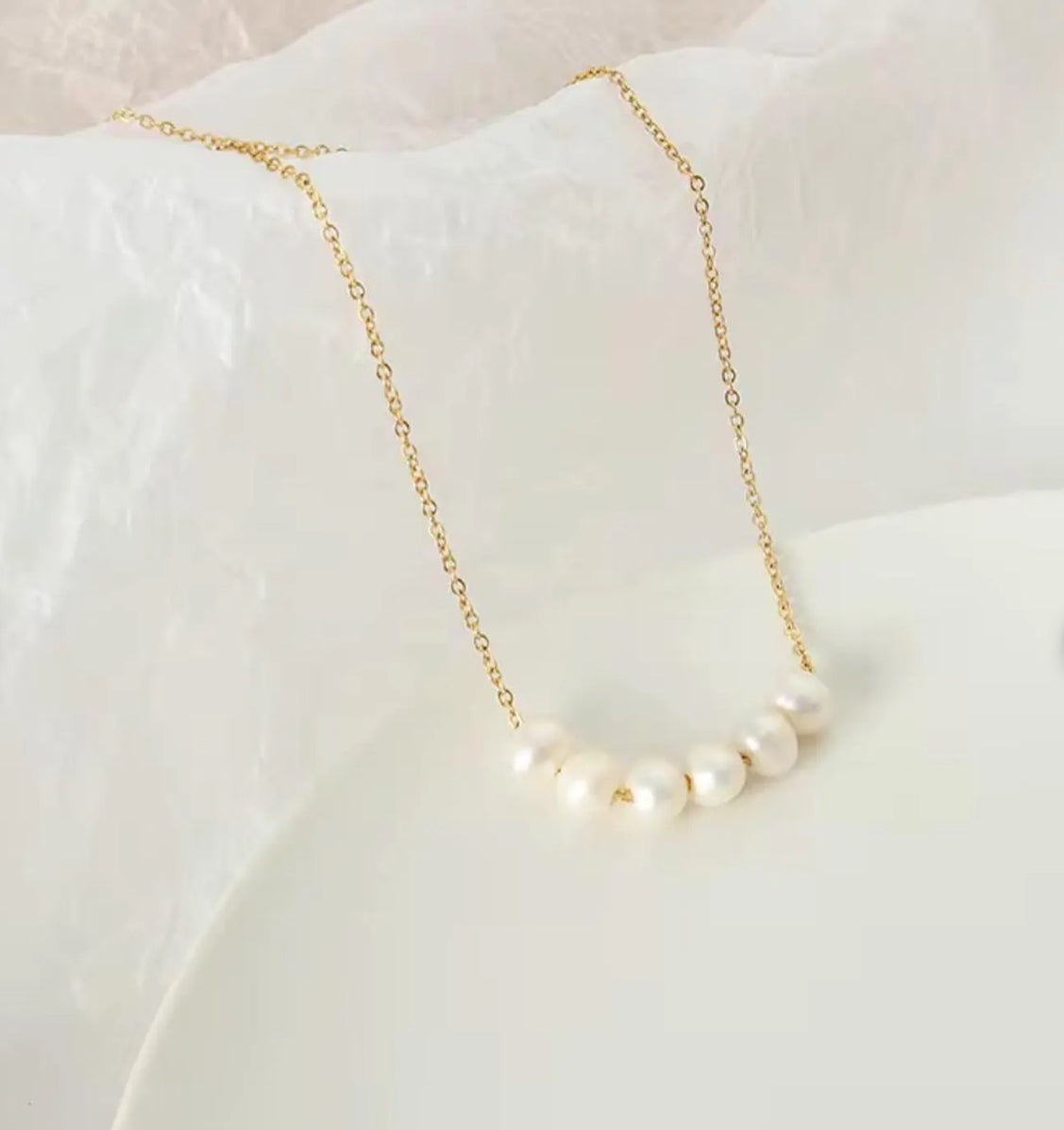 Pearls cluster necklace