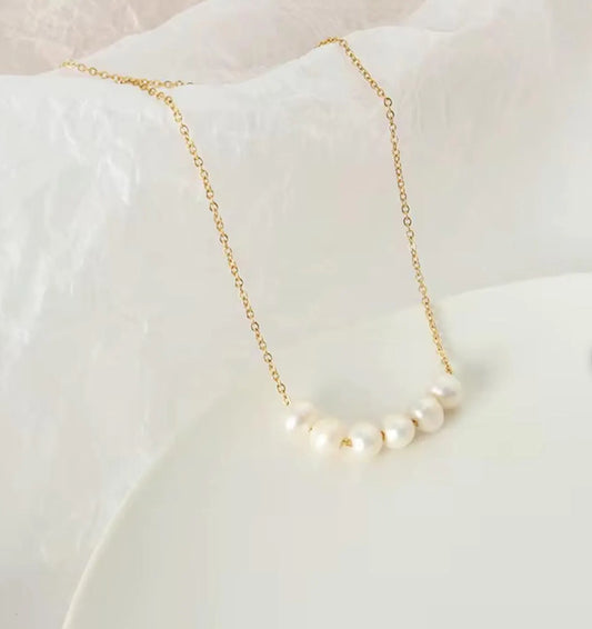 Pearls cluster necklace